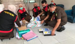 tim kejati-geledah-kantor bappeda palu