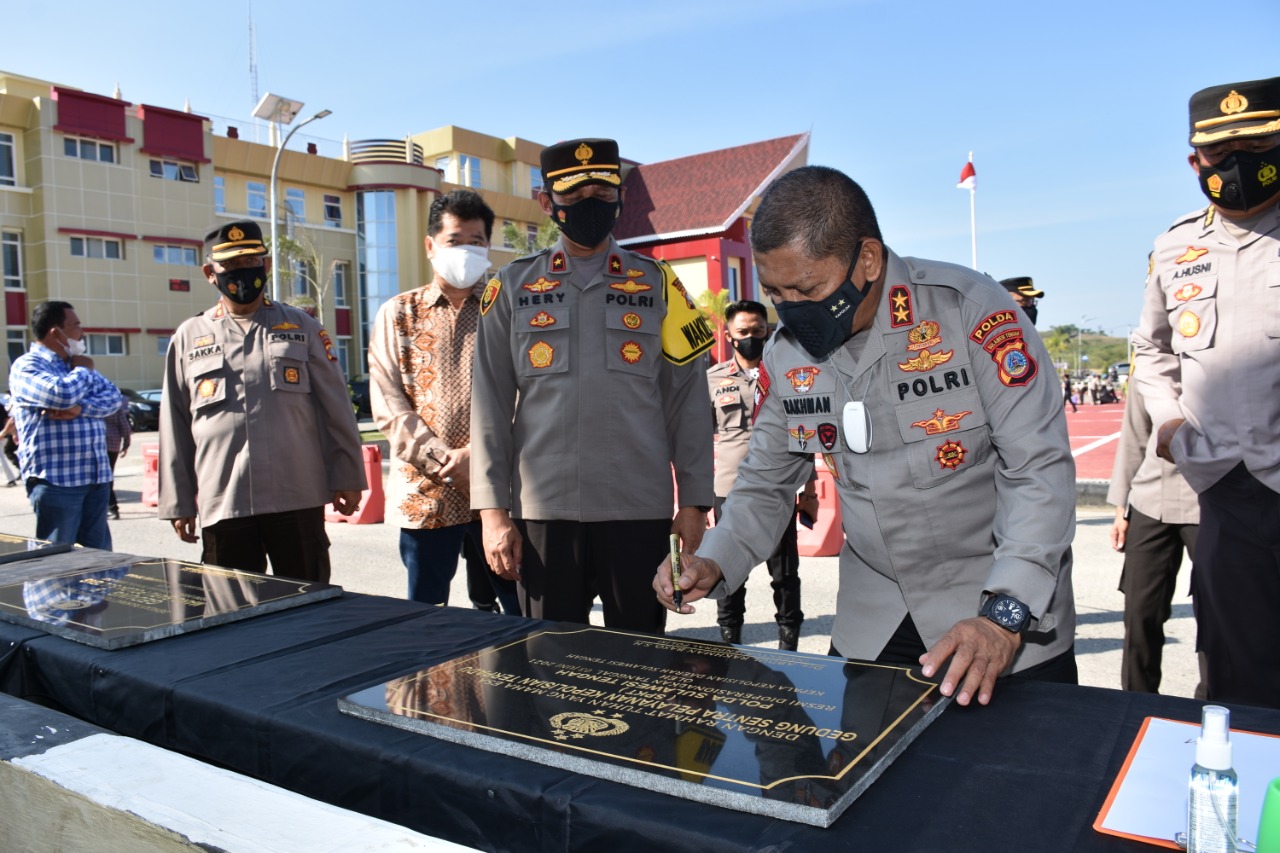 kapolda sulteng-resmikan tiiga gedung baru.jpg