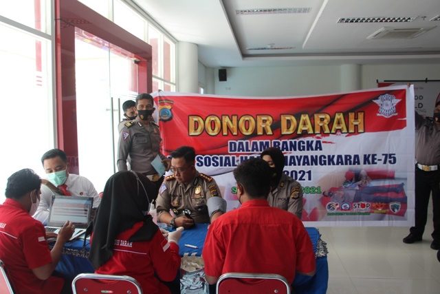 polda sulteng gelar donor darah.jpg