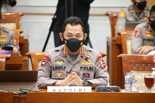 Kapolri RDP dengan komisi III DPR.jpg