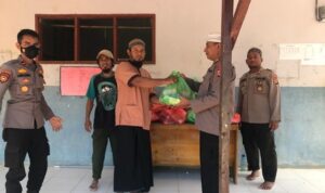 satgas madago raya berikan bantuan.jpg