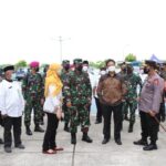 panglima TNI-Kapolri-tinjau Rusun Nagrak dan Posko PPKM Mikro di Jakarta.jpg