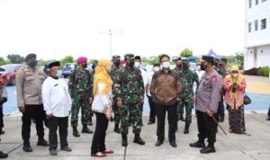 panglima TNI-Kapolri-tinjau Rusun Nagrak dan Posko PPKM Mikro di Jakarta.jpg