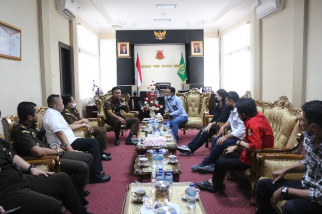 Ngobrol pintar (Ngopi) kajati Sulteng dan awak media