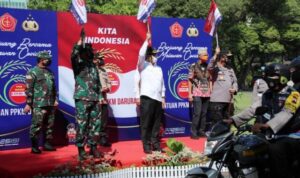 TNI Polri berbagi bantuan di Solo