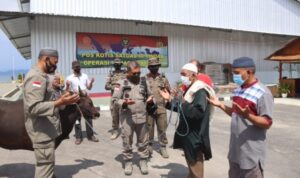 Sambut Idul Adha 1442 H, Kapolda Sulteng Serahkan 2 Ekor Sapi Qurban di Tokorondo Poso.jpg