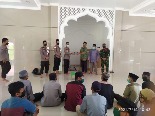 Da'i Polri TNI Satgas Madago Raya Kunjungi Ponpes Amanah Putra Poso