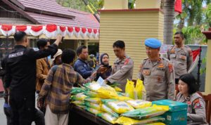 Beras Murah Diserbu Warga, Polisi Turun Langsung Bantu Penyaluran