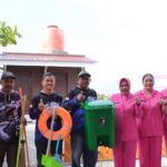 Ketua Bhayangkari Sulteng Resmikan Fasilitas MCK di Kampung Nelayan