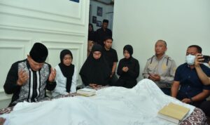 Kapolda Sulteng Melayat dan Doakan Almarhum AKBP Sugeng Lestari