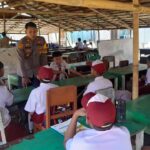 Kapolsek Ajak Siswa SDN 1 Tangkura Tetap Berprestasi