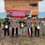 Polda Sulteng Salurkan Bansos Pertanian untuk Eks Simpatisan di Sigi