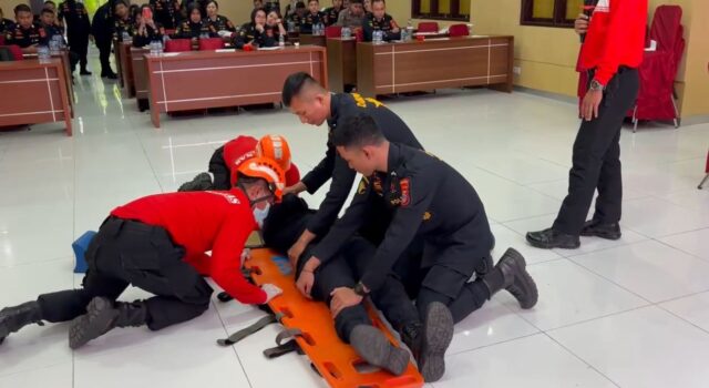 Biddokkes Polda Sulteng menggelar pelatihan Disaster Victim Identification (DVI) dan Food Safety selama tiga hari, mulai Kamis hingga Sabtu, 16–18 Oktober 2025.