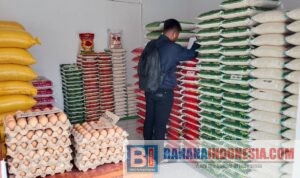 IMG-20251025-WA0014 Polres Sigi Polisi Beri Teguran ke Pedagang Jual Harga Beras Melebihi HET