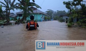 IMG-20251026-WA0017 Banjir di Tuweley, Tim SAR Dikerahkan Evakuasi Warga