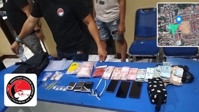 penggerebekan kasus dugaan peredaran narkoba di Kelurahan Kayumalue, Kecamatan Palu Utara, Kota Palu, Kamis (23/10/2025). Operasi tersebut merupakan hasil kolaborasi antara Direktorat Reserse Narkoba (Ditresnarkoba) Polda Gorontalo dan jajaran Polda Sulteng.