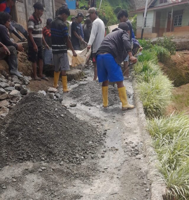 Jalan rabat yang dibangun memiliki panjang sekitar 150 meter, lebar 1,5 meter, dan ketebalan 15 sentimeter, Desa Morui Satu Sigi