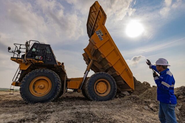 PT ABM Investama Tbk (ABMM) adalah perusahaan energi terintegrasi yang berinvestasi di sektor pertambangan, logistik, dan jasa teknik industri