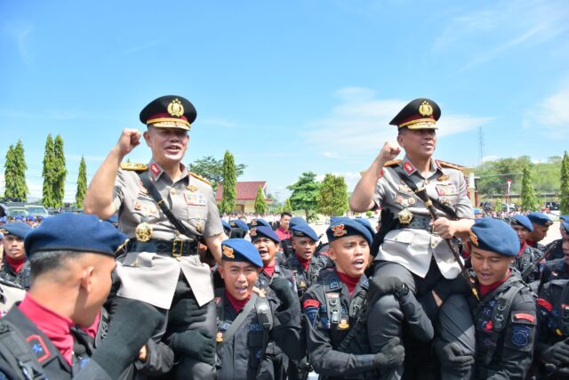 Momentum Serah Terima Pataka Wira Dharma Brata jadi Simbol Kepemimpinan Baru di Polda Sulteng