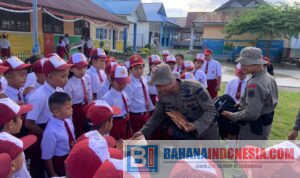 IMG-20251106-WA0013 Satgas Madago Raya Kibarkan Semangat Nasionalisme di SDN 2 Tangkura