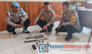 IMG-20251106-WA0056 Warga Poso Pesisir Serahkan Puluhan Amunisi dan Senjata Rakitan, Polisi Apresiasi Kesadaran Masyarakat
