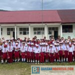 Satgas Madago Raya Tanamkan Jiwa Nasionalisme ke Siswa SDN Taunca