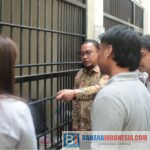 isioner Komisi Kepolisian Nasional (Kompolnas), Mohammad Choirul Anam, mengecek langsung proses penanganan dugaan penggelapan mobil yang melibatkan oknum anggota, Briptu Yuli Setyabudi