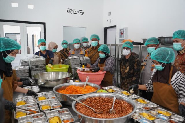 Tinjau Dapur SPPG Polda Sulteng, Menteri Hukum Puji Standar Kualiatas Layak Jadi Contoh