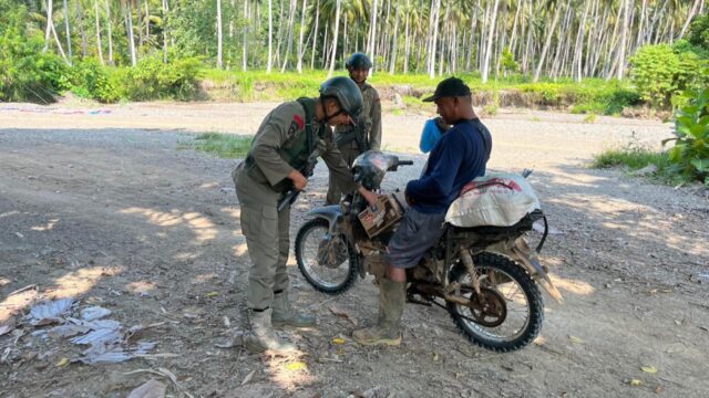 Cegah Penyelundupan Barang Berbahaya, Satgas Madago Raya Intensif Razia Kendaraan di Poso