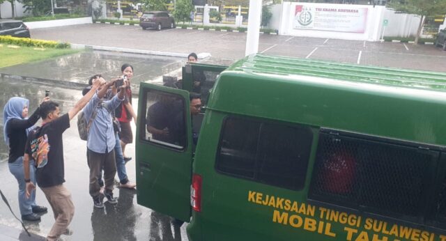 Tiga Tersangka Dugaan Korupsi Jalan Parimo Ditahan