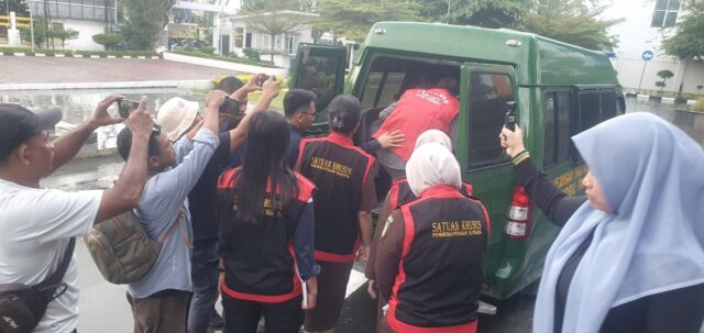 Tiga Tersangka Korupsi Proyek Jalan di Parimo Resmi Ditahan Kejati Sulteng