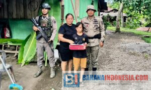 IMG-20251210-WA0051 Satgas Madago Raya Bagikan Bantuan Pendidikan dan Keagamaan untuk Anak-Anak di Kalora