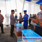 Kapolri Jenderal Polisi Drs. Listyo Sigit Prabowo, M.Si menunjukkan kepedulian dan empati kepada anggota Polri yang terdampak bencana alam di wilayah Polda Sumatera Barat