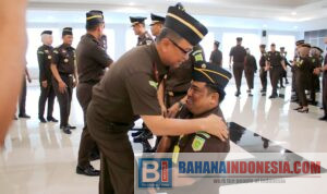 Takdir Menembus Batas, Kajati Sulteng Anugerahkan Kenaikan Pangkat