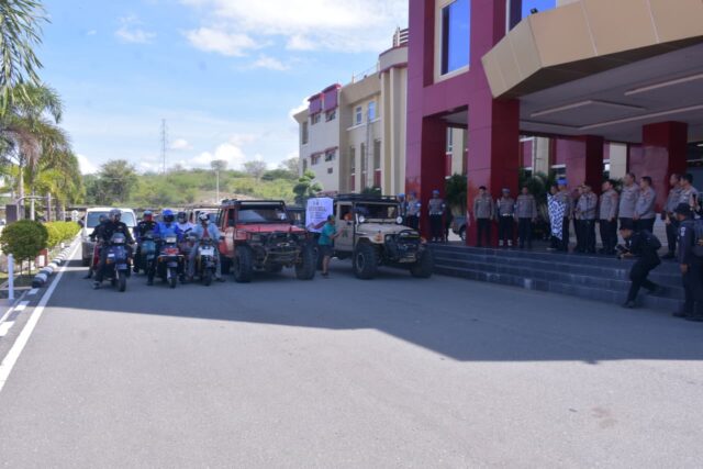 Libatkan Komunitas Otomotif, Kapolda Sulteng Lepas 500 Paket Bansos untuk Korban Banjir Labuan Toposo