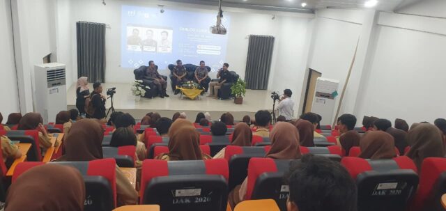 Dari Jari ke Jeruji, Kejati Sulteng Edukasi Pelajar SMKN 2 Palu tentang Bijak Bermedia Sosial