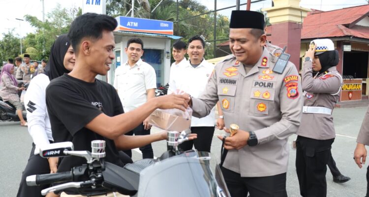 Ramadhan Penuh Makna: Polres Parigi Moutong Berbagi Takjil, Rangkul Insan Pers, dan Santuni Anak Yatim